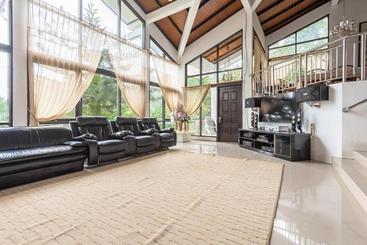 Pension Reddoorz @ Mega Indah Villa Estate