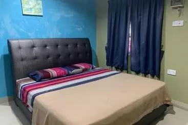 Hotel Oyo 90015 Indah Chalet