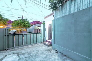 הוסטל Villa Iluka 2 By Oyo Rooms