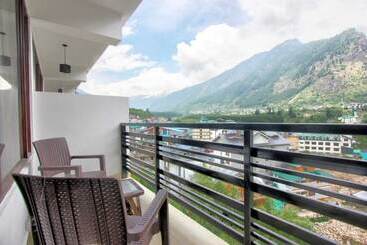 Apple Bud Cottages And Hotels