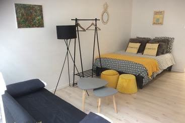 דירות לתיירים Studio L Art Abstrait   Centre D Agen  Gare 3