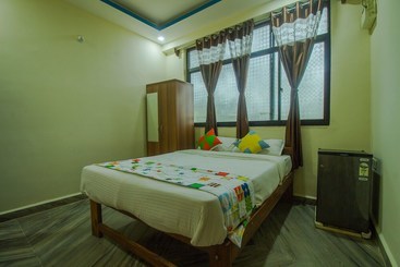 Pensionat Home Elegant Stay By Oyo Rooms