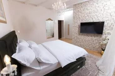 Pensão San Mihael Luxury Rooms 1