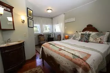 酒店 Kelley & Young Wine Garden Inn