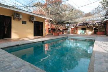 Szálloda Reddoorz Plus At Malabag Silang Vaccinated Staff