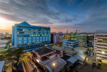 Hotel Oyo 662 Malee Bunga