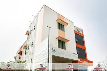 Hôtel Oyo 70557 Royal Pride