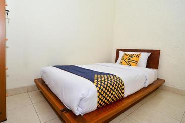 Otel Spot On 2797 The Flash Residence