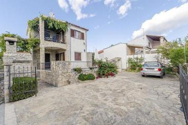 Жильё для туристов Apartments Mate