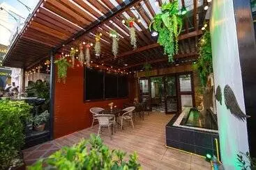 Lao Lao Cafe And Hostel
