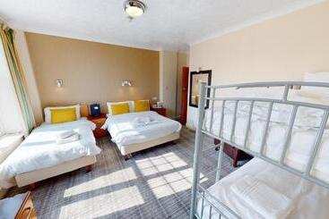 בית מלון כפרי Marine Lodge