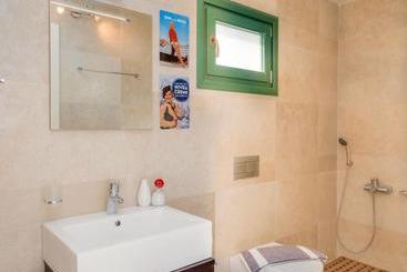 דירות לתיירים Villa Loukia