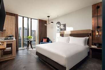 Otel The Gantry London, Curio Collection By Hilton