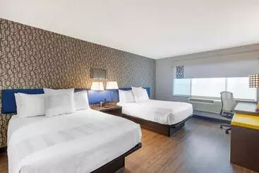 בית מלון כפרי Glō Best Western Mississauga Corporate Centre