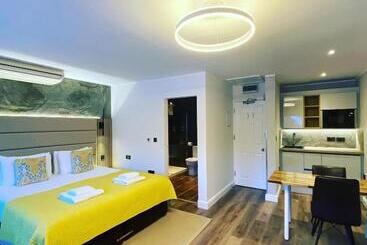 Отель The Studley