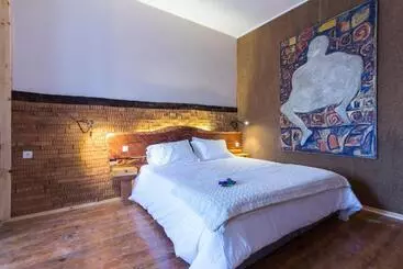 Bed and Breakfast Feel At Home Guest House