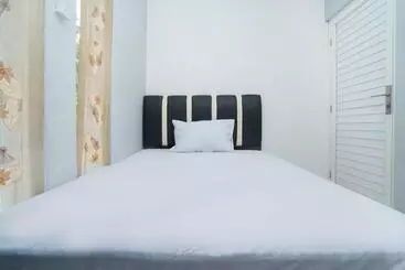 Hotelli Oyo Life 2498 Kost Putri Purimas 23