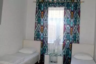 Alberg Guest House Dilorom B&b