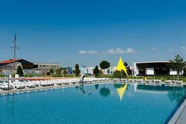 هتل Cruce De Gustos