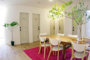 Pensió Ten To Sen Coco Female Only