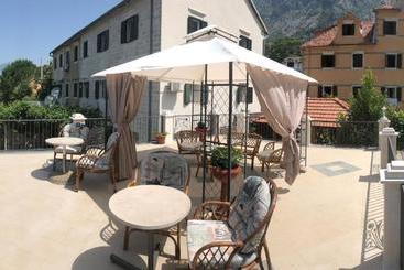 펜션 Apartments Vukotic