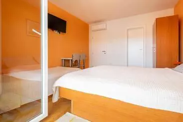 پانسیون Apartments & Rooms Leon