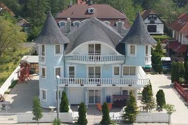 ベッドアンドブレックファースト Crystal és Susanne Panzió