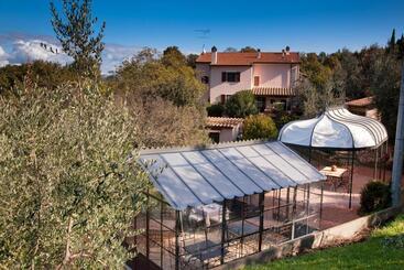 Hotell Agriturismo Podere Santa Rita