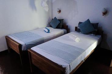 Pension (Hôtel basse catégorie) Sigiri Charuka Resort