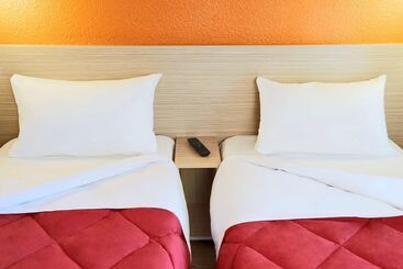 בית מלון כפרי Premiere Classe Plaisir