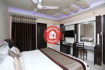 ホテル Oyo 4471  Rajmahal