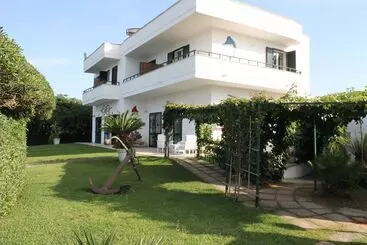 Huoneistohotelli Residence Punta Cassano   In Piscina Sulla Spiaggia Di Sabbia