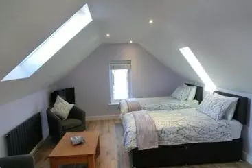Bed and Breakfast The Hollies On The Wall
