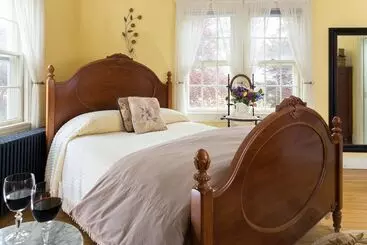 Yale Manor B&b & Yurt Glamping