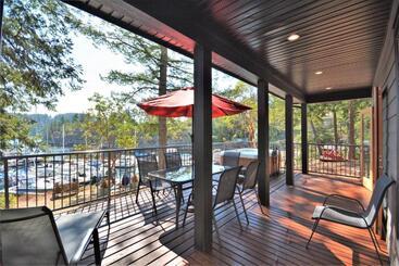 Szálloda Pender Harbour Resort & Marina