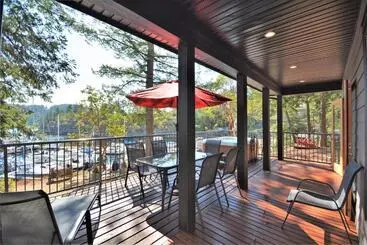 Hotelli Pender Harbour Resort & Marina