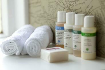 The Manor At Sway – Hotel, Restaurant And Gardens