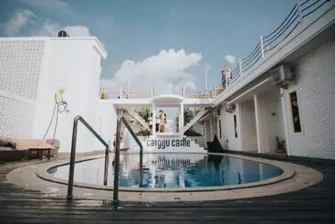 Albergue Canggu Castle