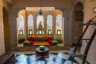 בית מלון כפרי Ghanerao Castle Ranakpur