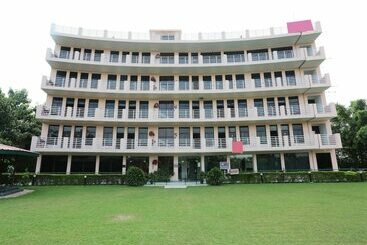 호텔 Oyo 6242 Jalsa Resort