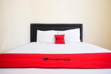 Hostel Reddoorz At Putri Syariah Brebes