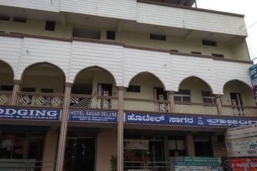 Hotel Iroomz  Sagar Deluxe