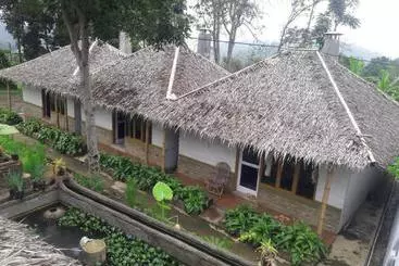 Hotel Oyo 2922 Wisma Kampoeng Ciherang