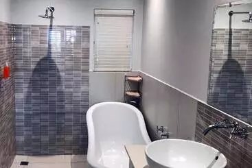 Majatalo Oyster Bay Lodge