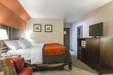 هتل Comfort Inn & Suites