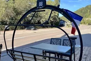 هتل Logis Hôtel, Chalets Et Restaurant Les Chatelminés