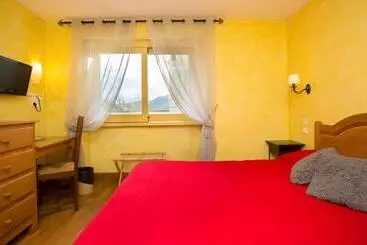 בית מלון כפרי Logis Hôtel Etchemaïté