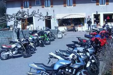 ホテル Aux Touristes Hôtel Restaurant