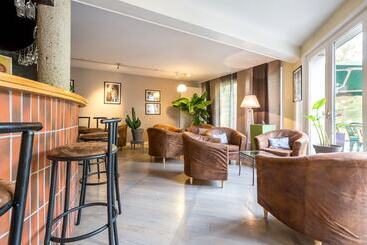 Logis Hotel Restaurant La Tour