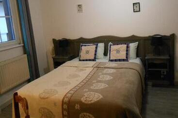 هتل Au Fief Du Château